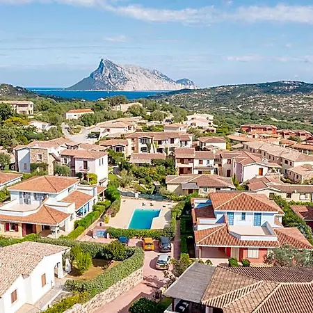 ホテル Isa-residence With Swimming-pool In Cala Girgolu, With Private Outdoor Area サン・テオドーロ